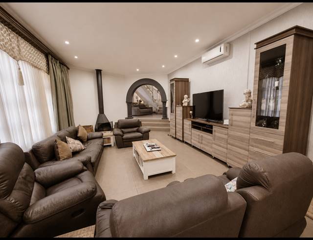 8 BEDROOM HOUSE FOR SALE IN MANTEVREDE